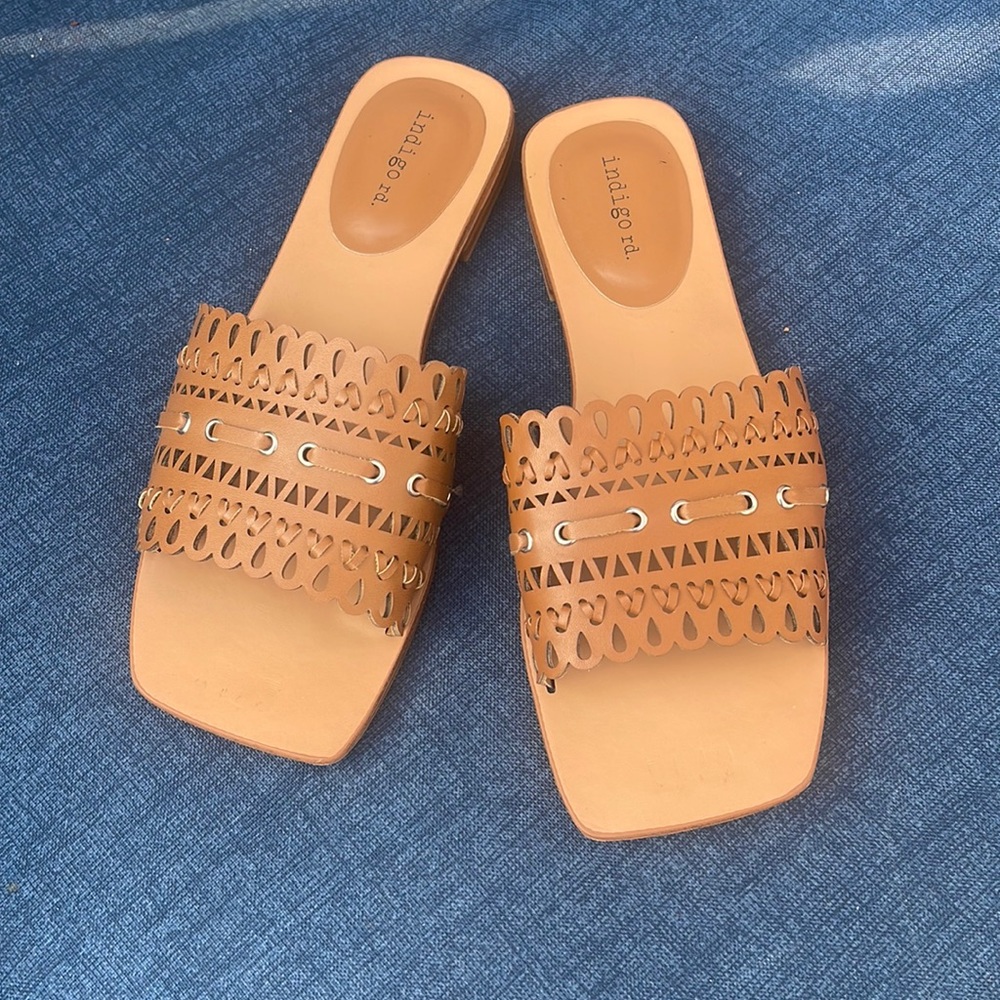 Sandals - Picture 2 of 3